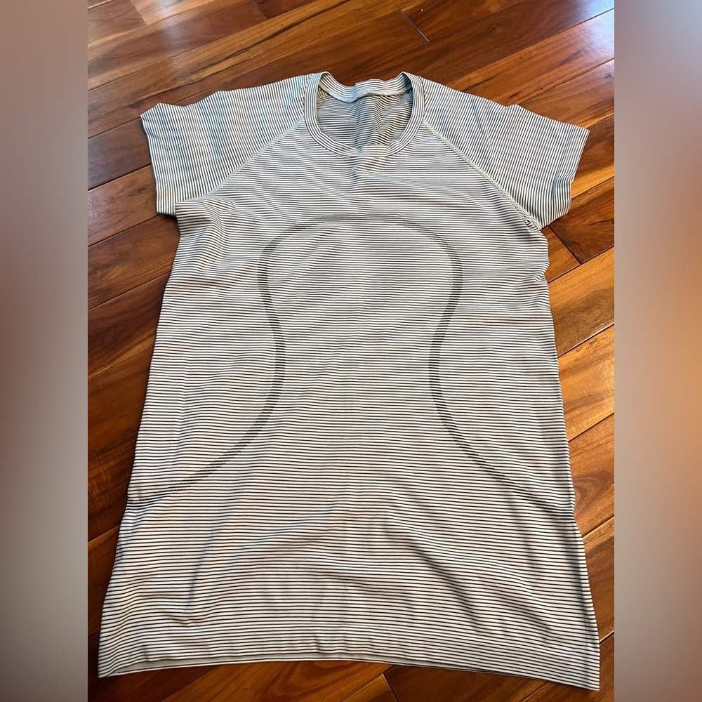 Lululemon Swiftly Tech Tshirt - Size 8